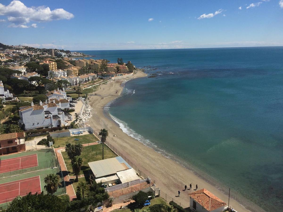 Mansion Alhamar - 2 Bedroom, Frontline Beach, Mountain Views, Full Size Pool, Tennis Courts, Close To Shops, On-Site Bar & Chiringuito Ситио-де-Калаонда Экстерьер фото